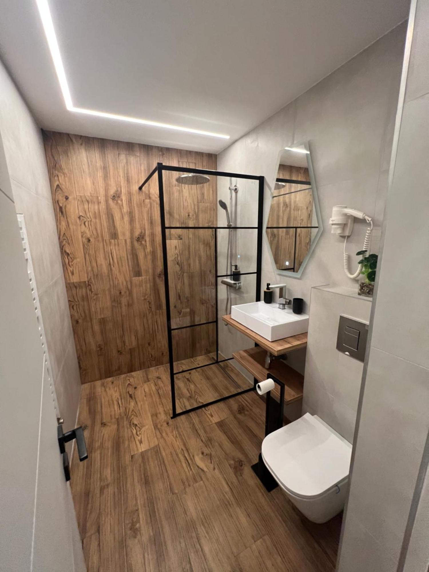 Modern Premium Apartment 1 Tergovistye Kültér fotó