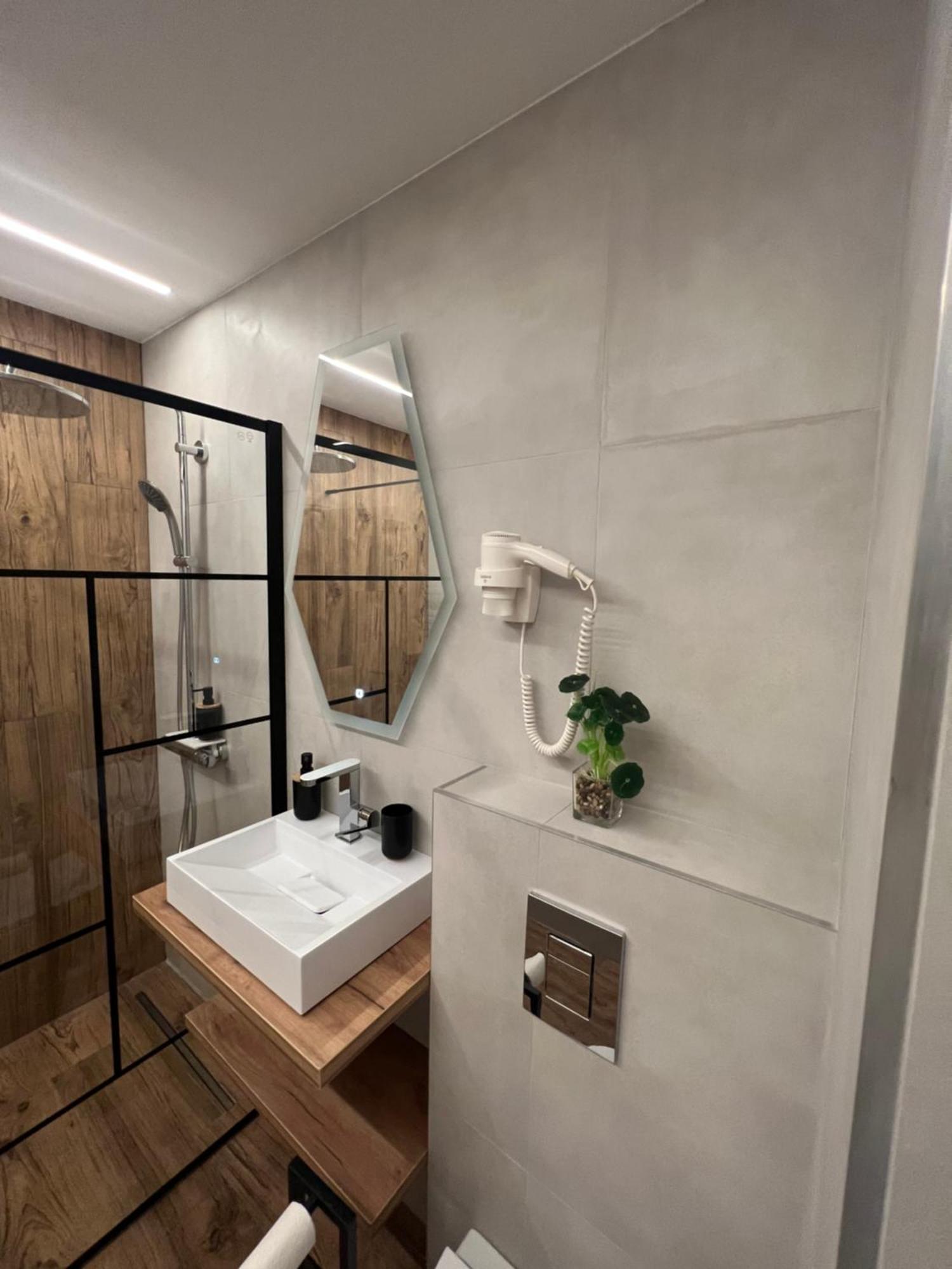 Modern Premium Apartment 1 Tergovistye Kültér fotó
